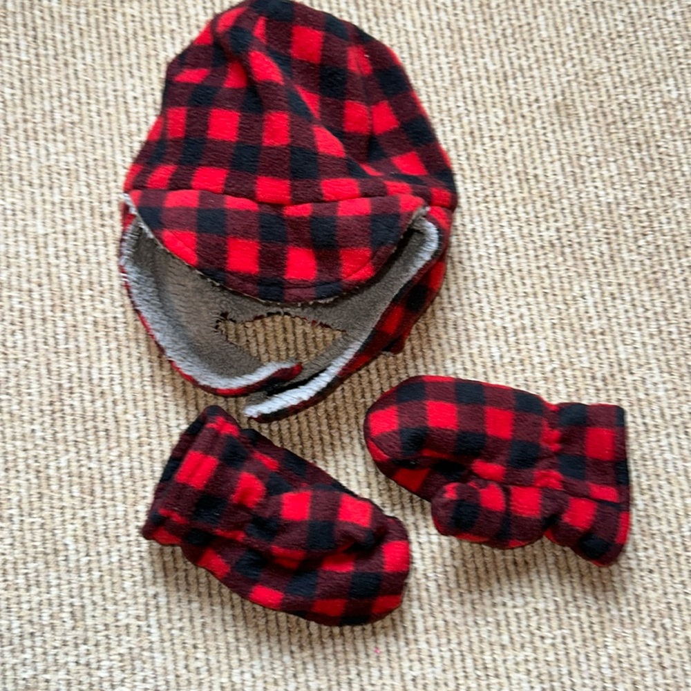 Nice Caps child (2T-4T) red black buffalo plaid winter hat with visor & mittens